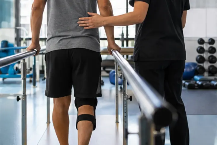 Spinal cord injury attorney supporting a Forest Hills rehabilitation patient